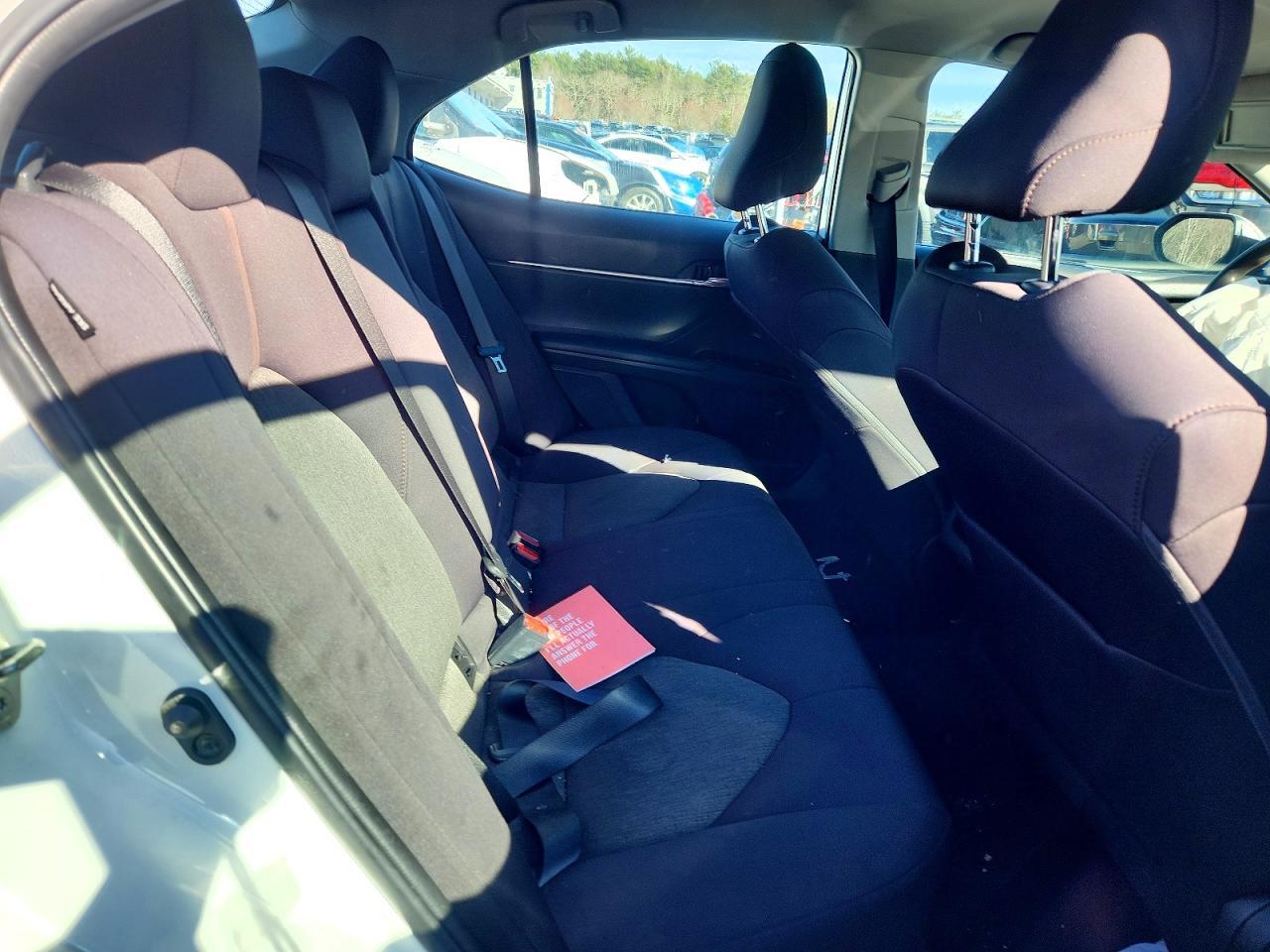 2020 Toyota Camry Le - zdjęcie 10