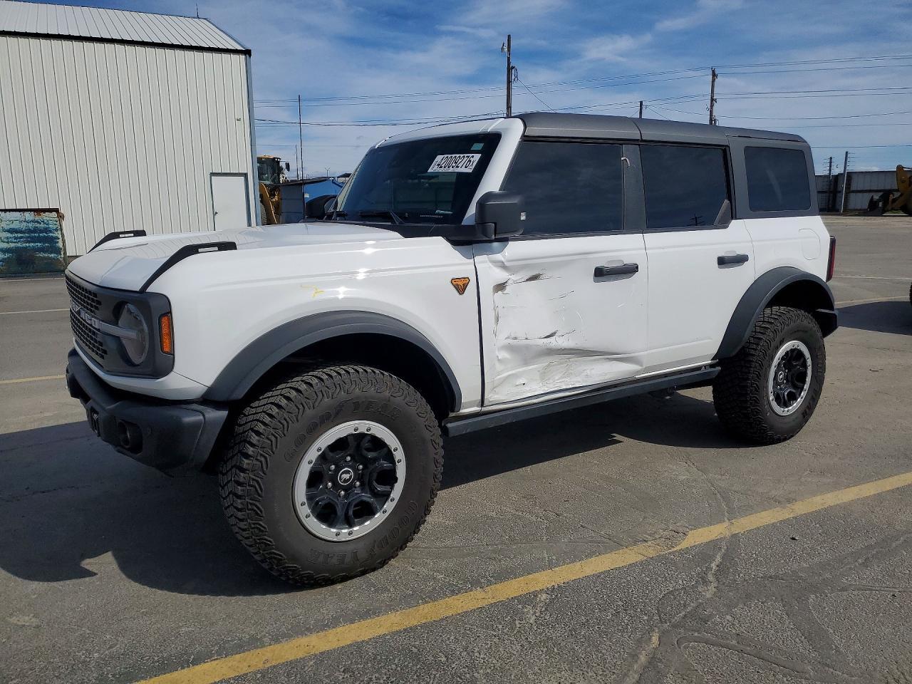 2023 Ford Bronco Base - zdjęcie główne
