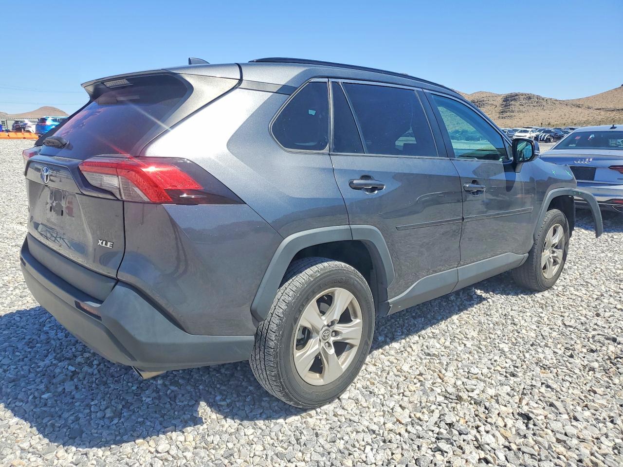 2021 Toyota Rav4 Xle - zdjęcie 3