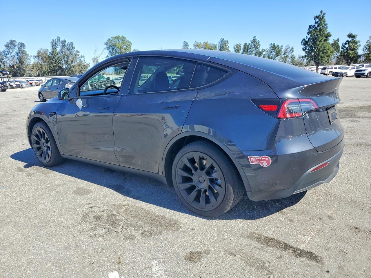 2024 Tesla Model Y - zdjęcie 2