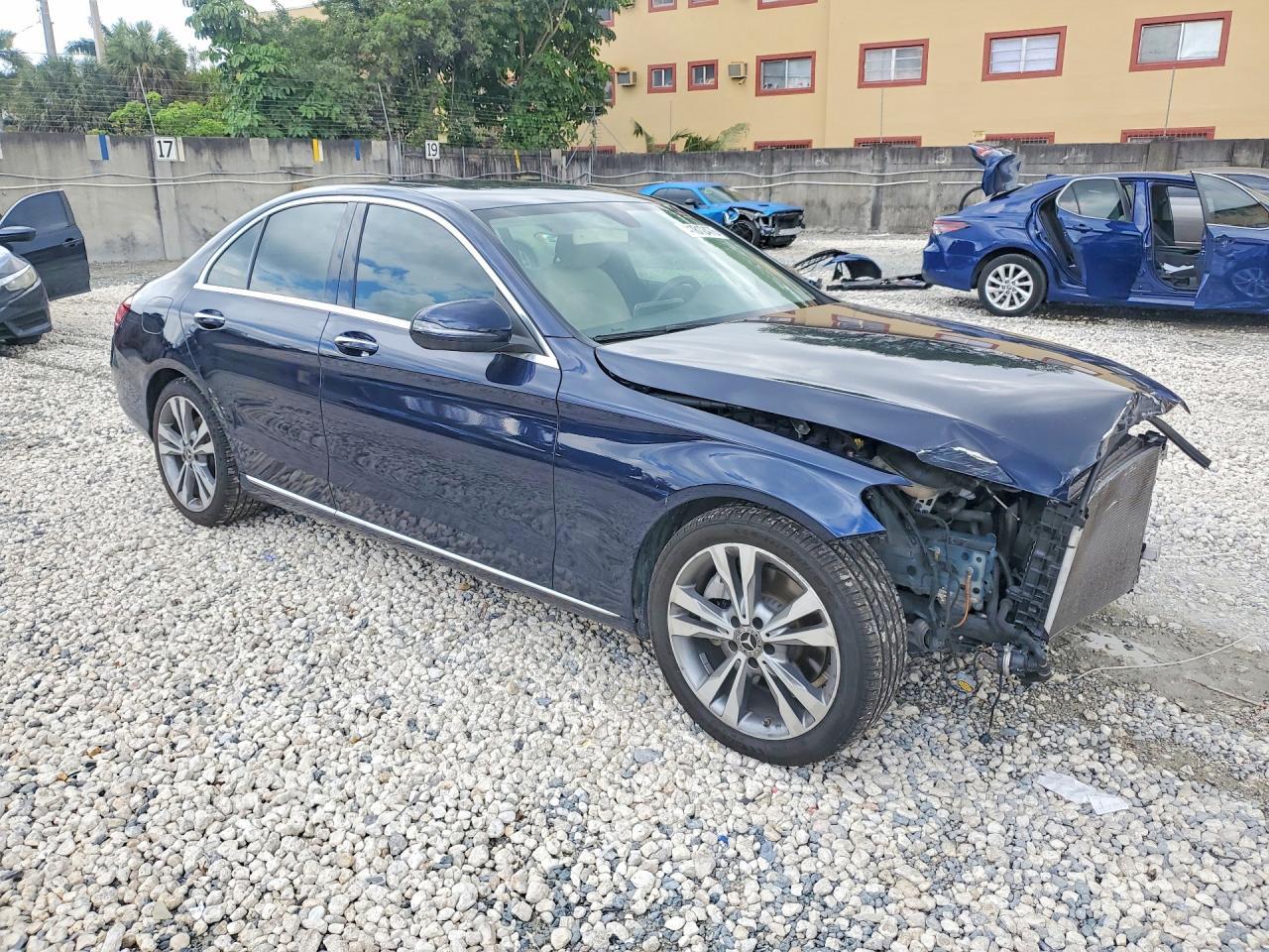 2019 Mercedes-Benz C 300 - zdjęcie 4