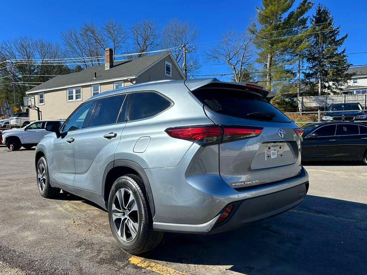 2021 Toyota Highlander Xle - zdjęcie 2