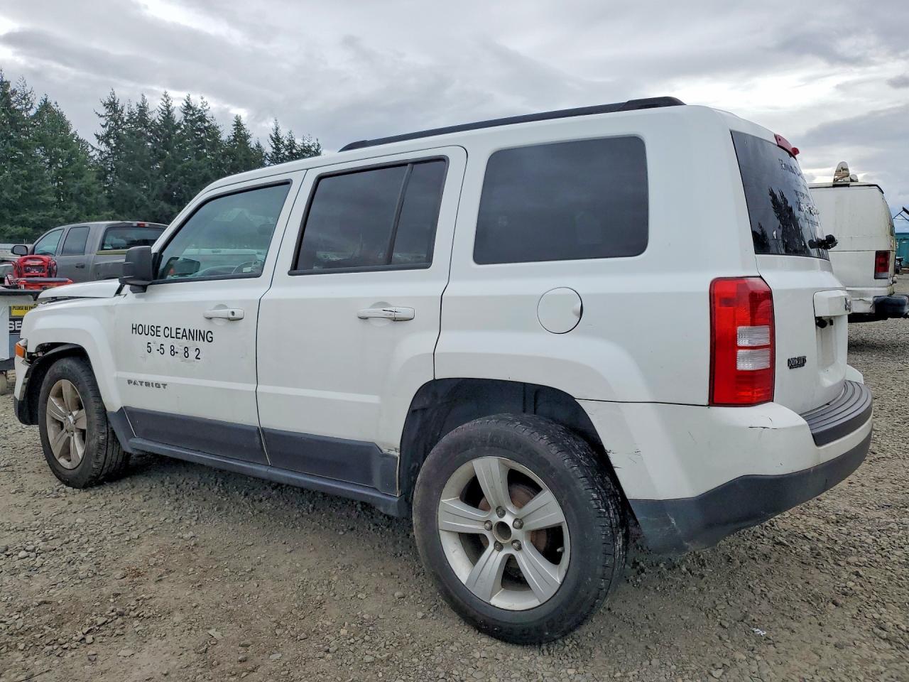 2014 Jeep Patriot Latitude - zdjęcie 2