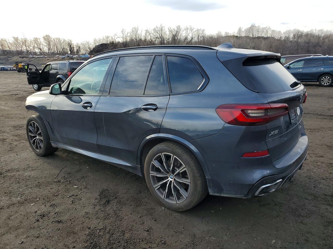 2021 BMW X5 xDrive40I - zdjęcie 2