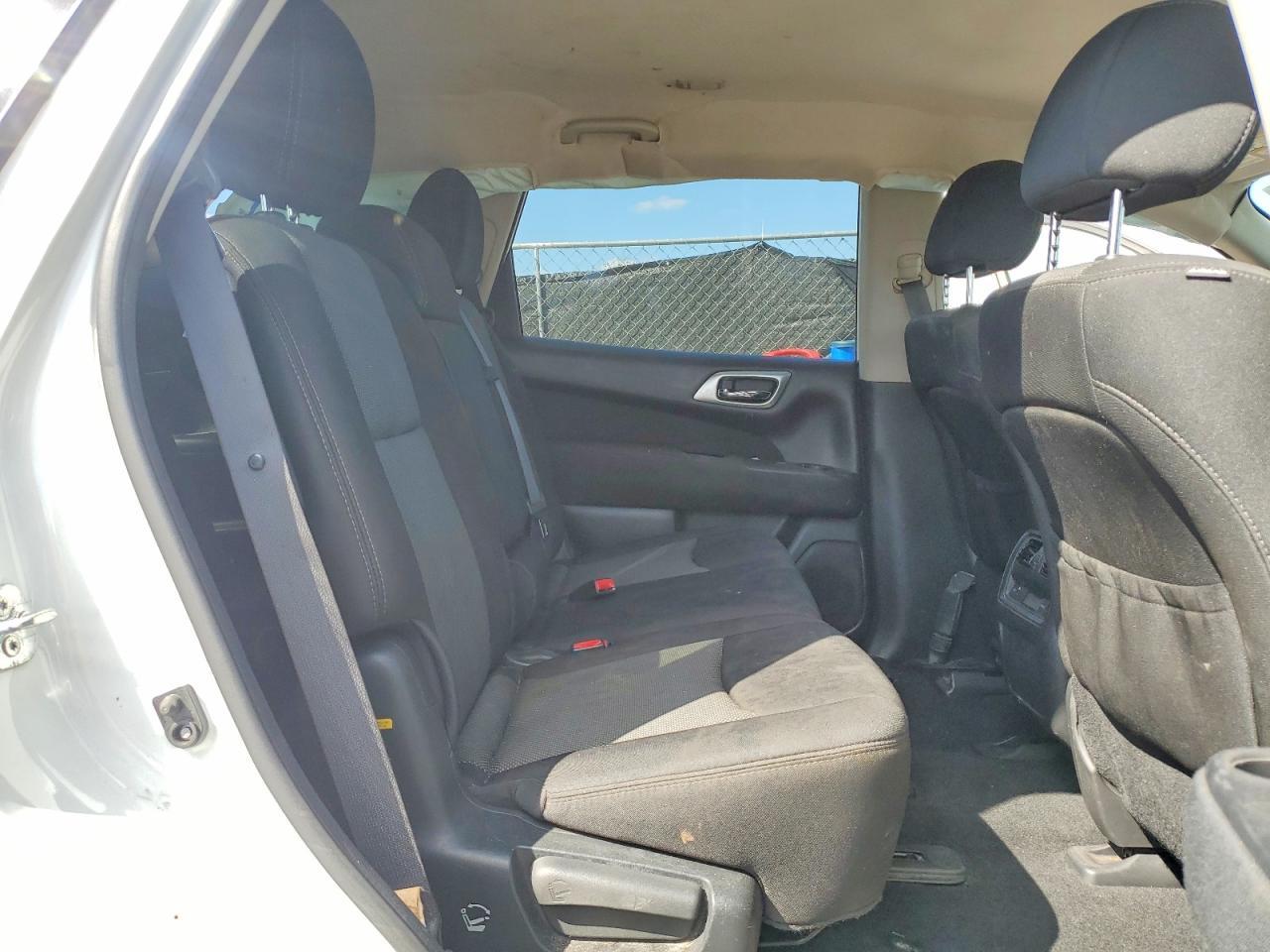 2017 Nissan Pathfinder S - zdjęcie 11
