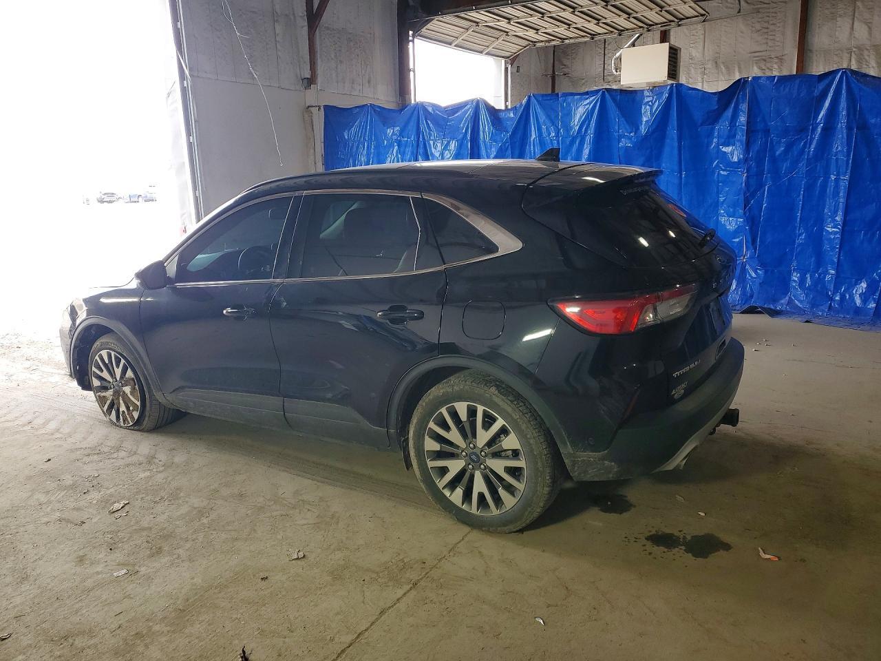 2020 Ford Escape Titanium - zdjęcie 2