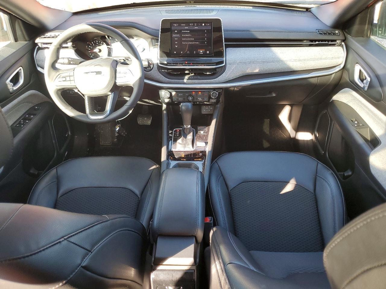 2025 Jeep Compass Latitude - zdjęcie 8