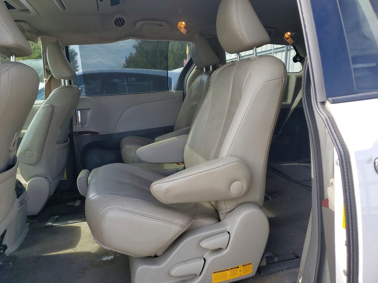 2014 Toyota Sienna Xle 8-Passenger - zdjęcie 11