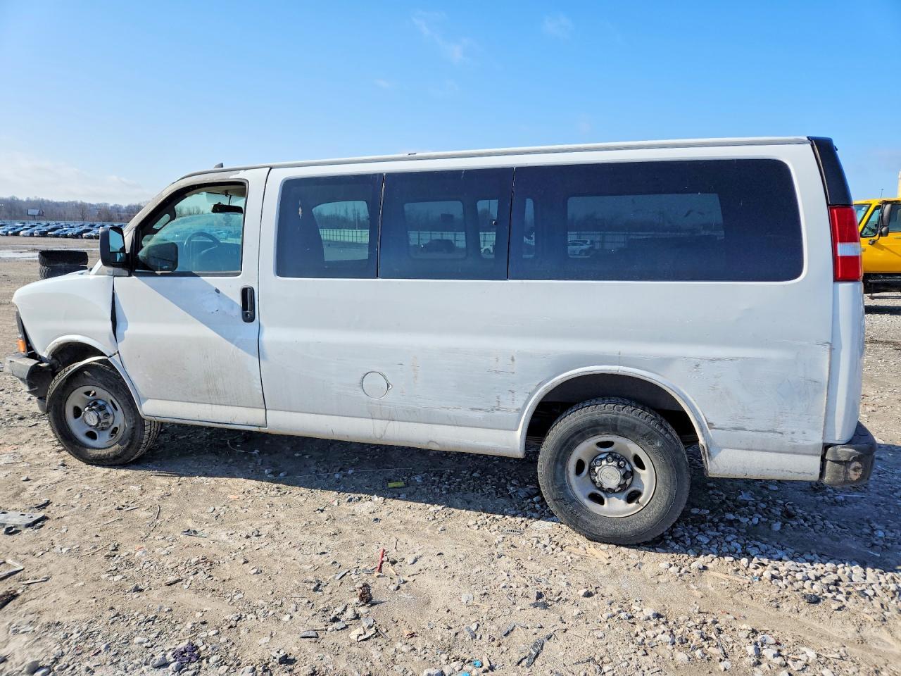 2017 Chevrolet Express G2500 - zdjęcie 2