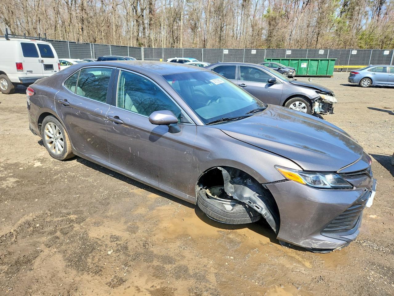 2018 Toyota Camry Le - zdjęcie 4