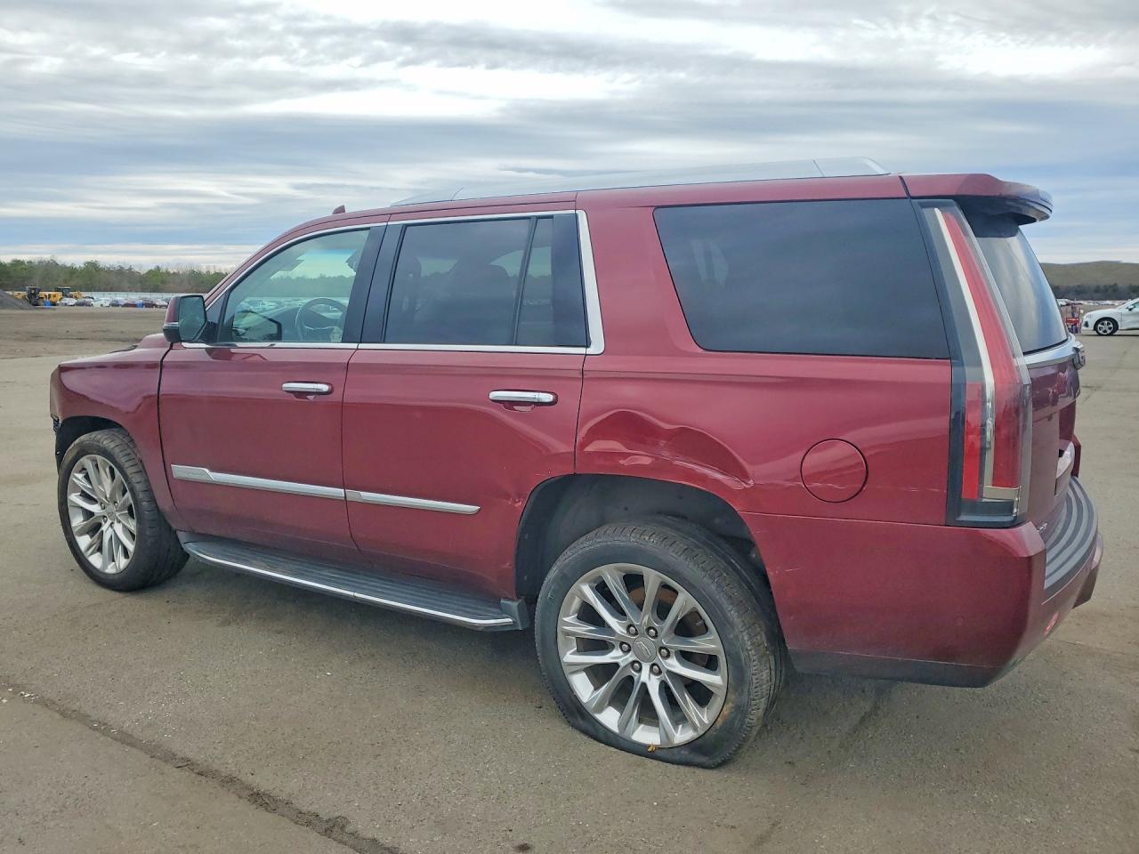 2018 Cadillac Escalade Luxury - zdjęcie 2