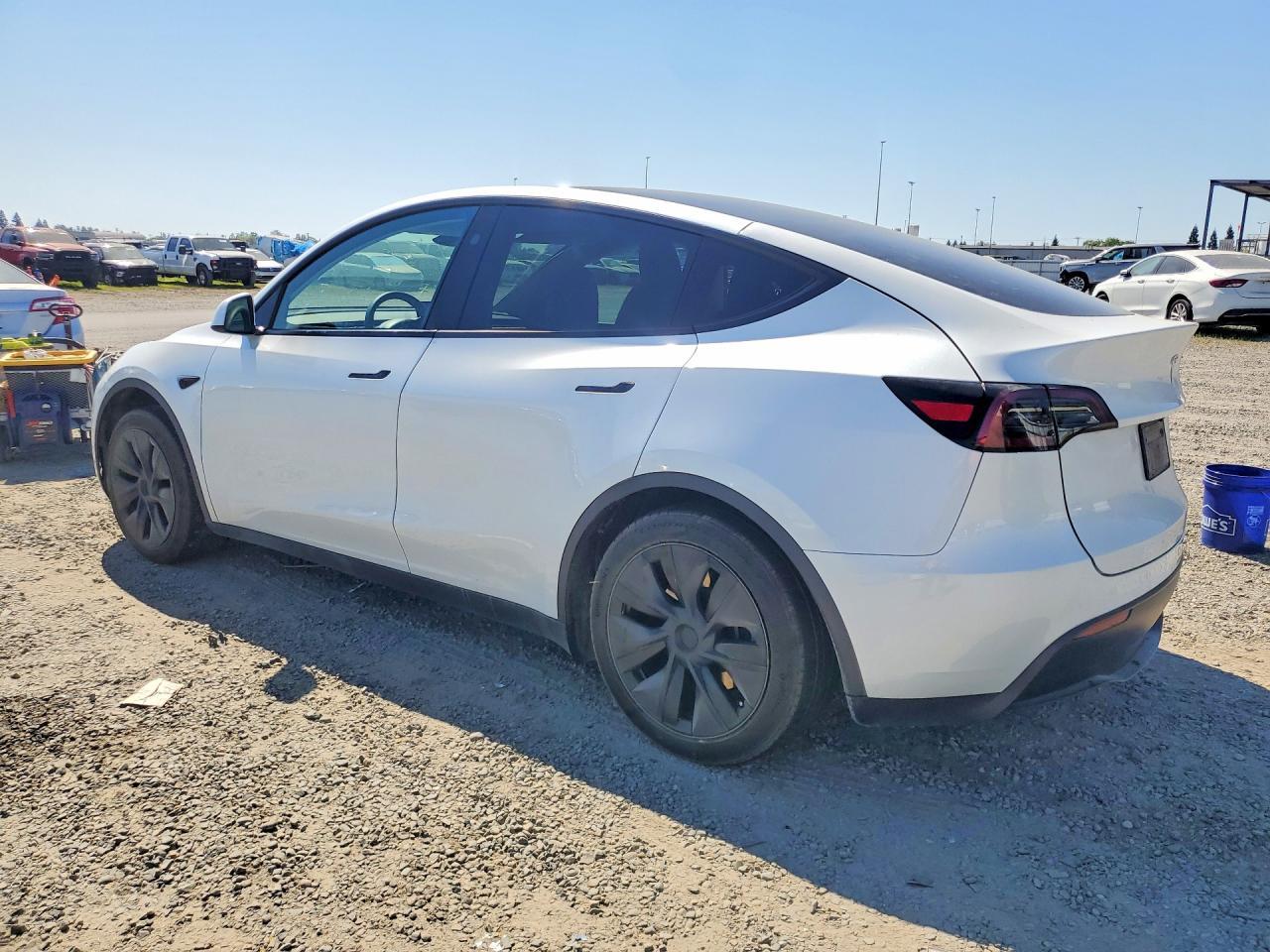 2025 Tesla Model Y - zdjęcie 2