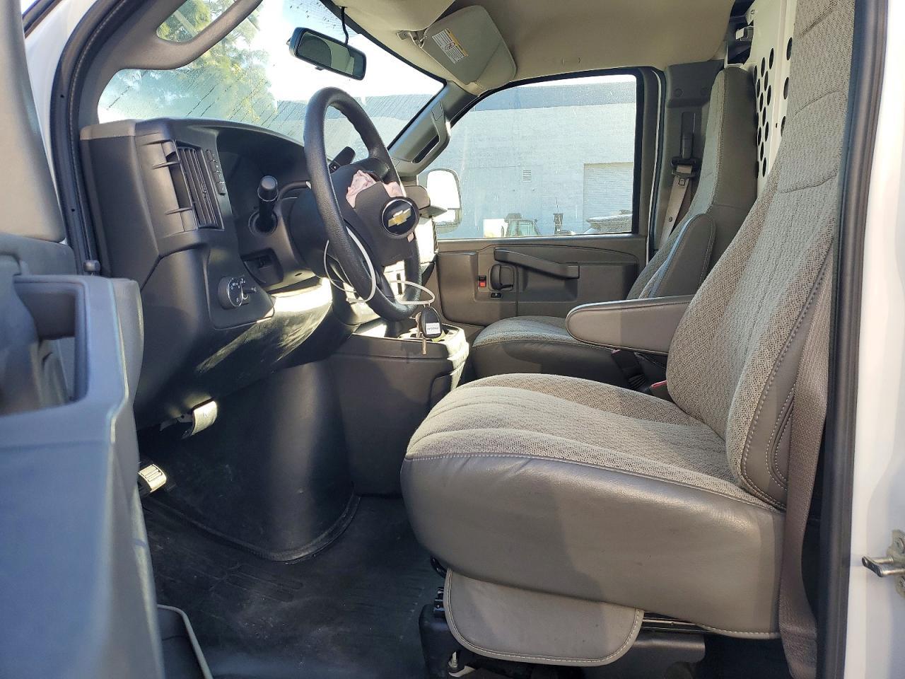 2024 Chevrolet Express G2500 - zdjęcie 7