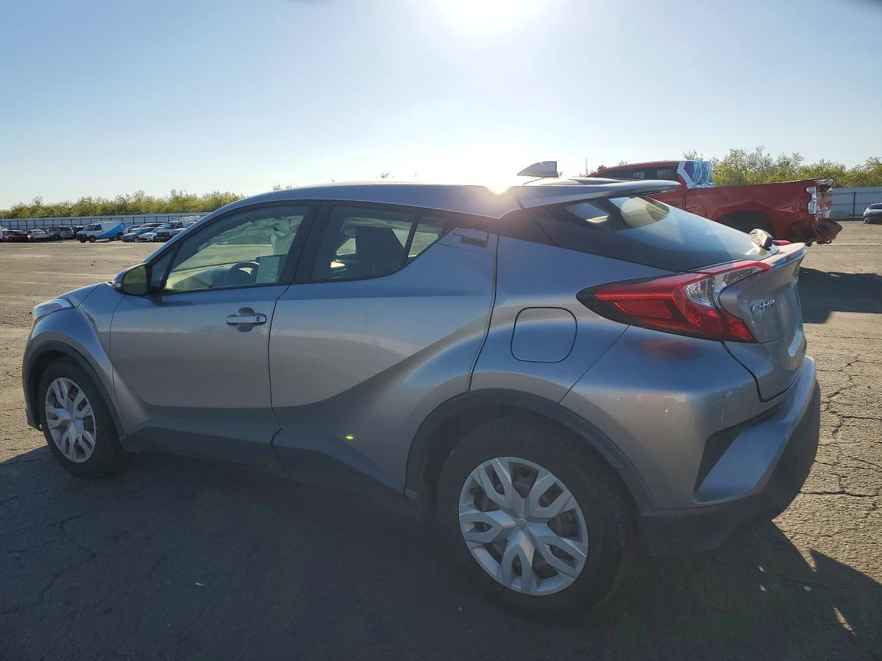 2019 Toyota C-Hr Le - zdjęcie 2