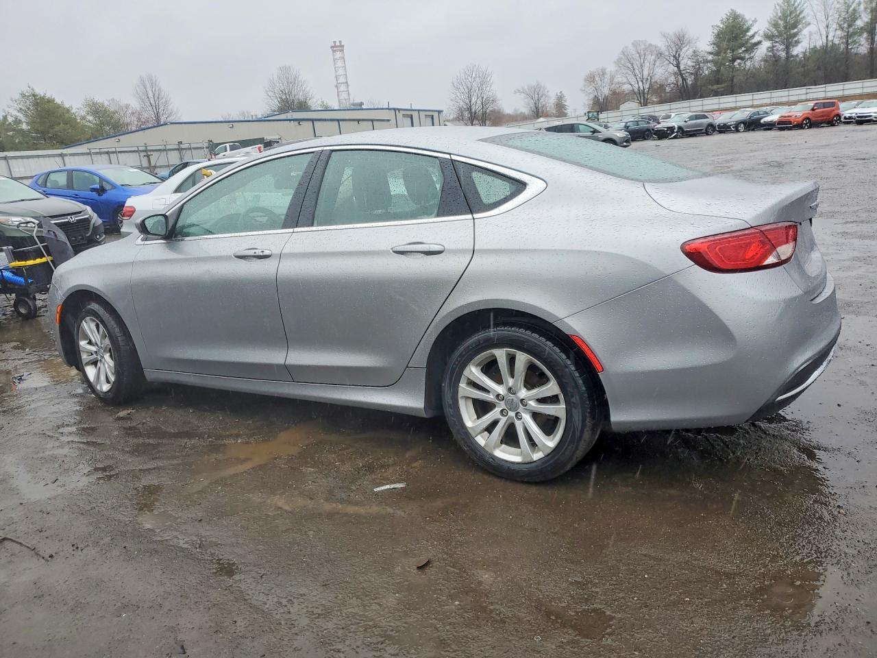 2015 Chrysler 200 Limited - zdjęcie 2