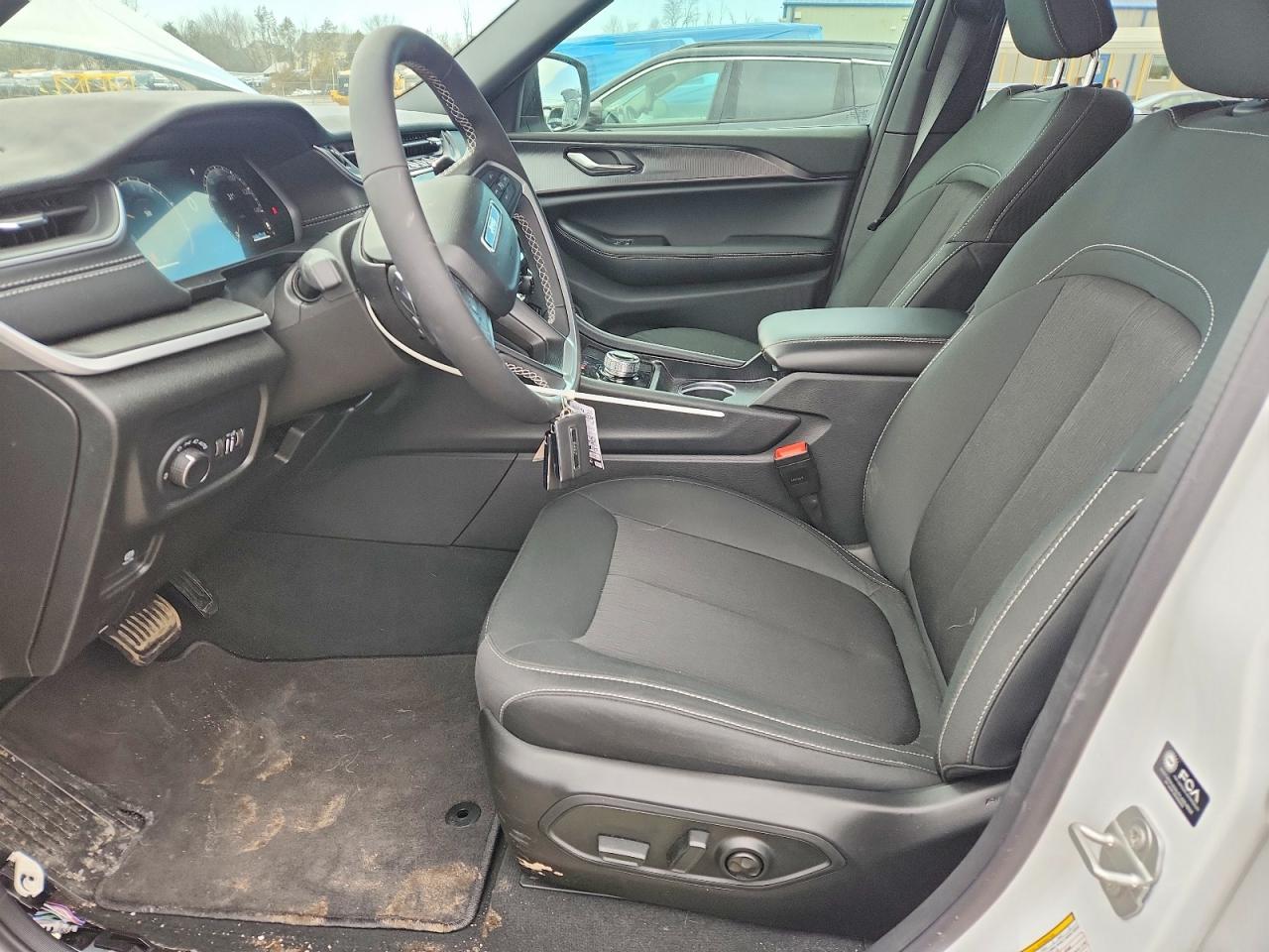 2025 Jeep Grand Cherokee Laredo - zdjęcie 7