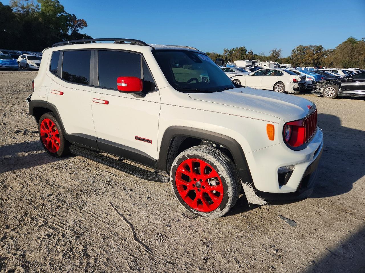 2023 Jeep Renegade Latitude - zdjęcie 4