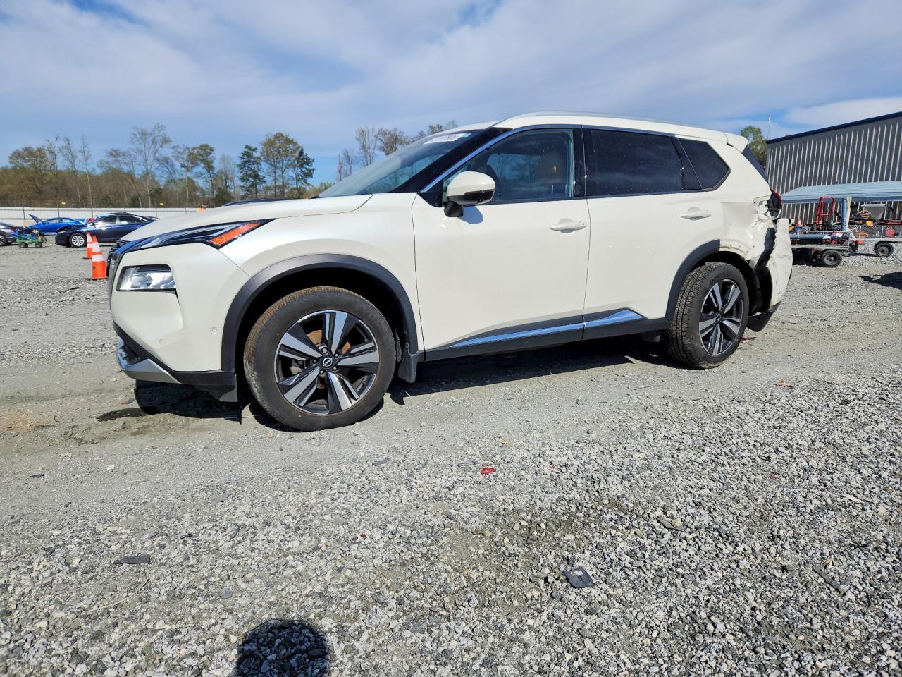 2022 Nissan Rogue Platinum - zdjęcie główne