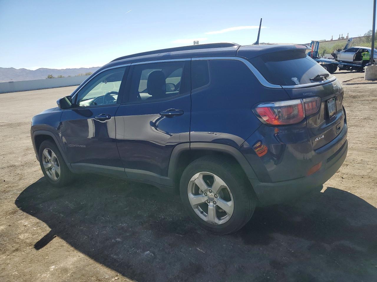 2018 Jeep Compass Latitude - zdjęcie 2