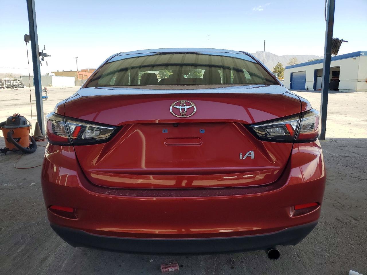 2017 Toyota Yaris Ia Base - zdjęcie 6