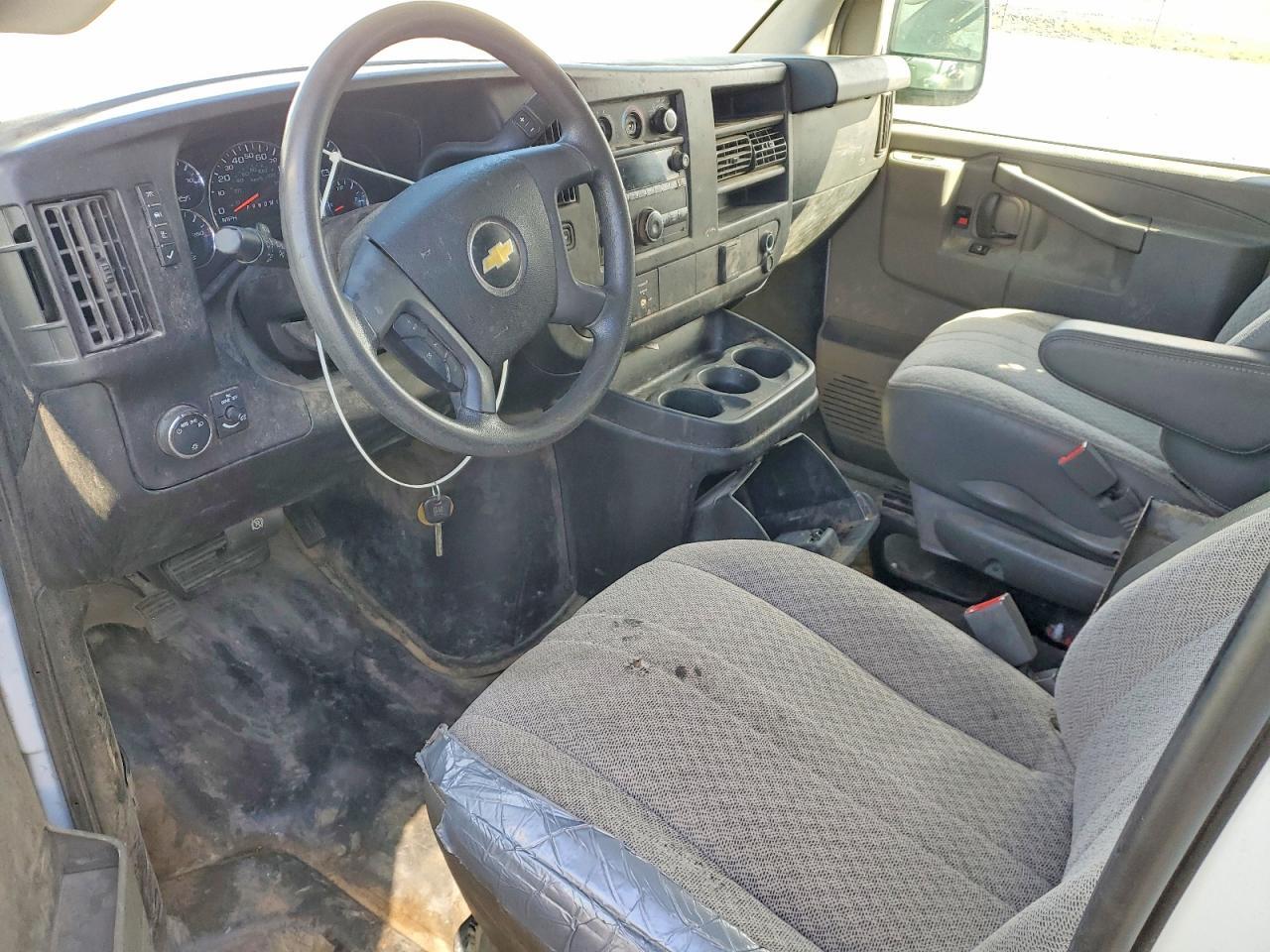2017 Chevrolet Express G2500 - zdjęcie 8