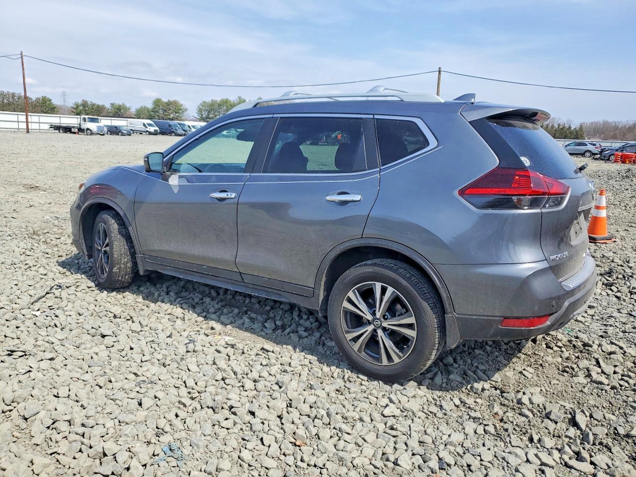 2019 Nissan Rogue Sv - zdjęcie 2