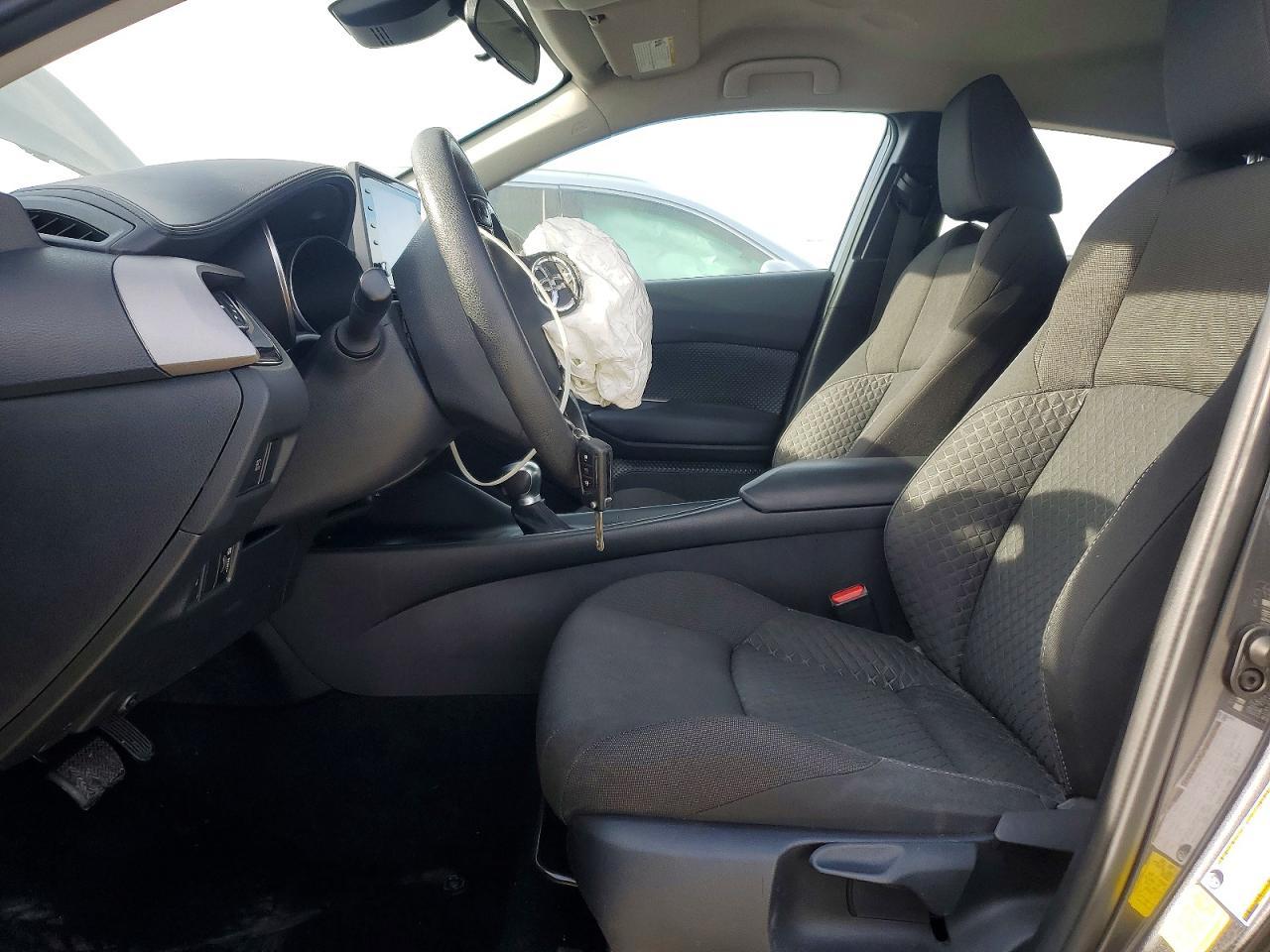 2021 Toyota C-Hr Le - zdjęcie 7