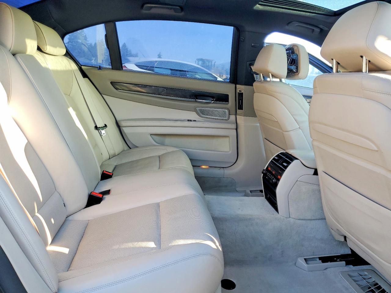 2013 BMW 750 Li - zdjęcie 10