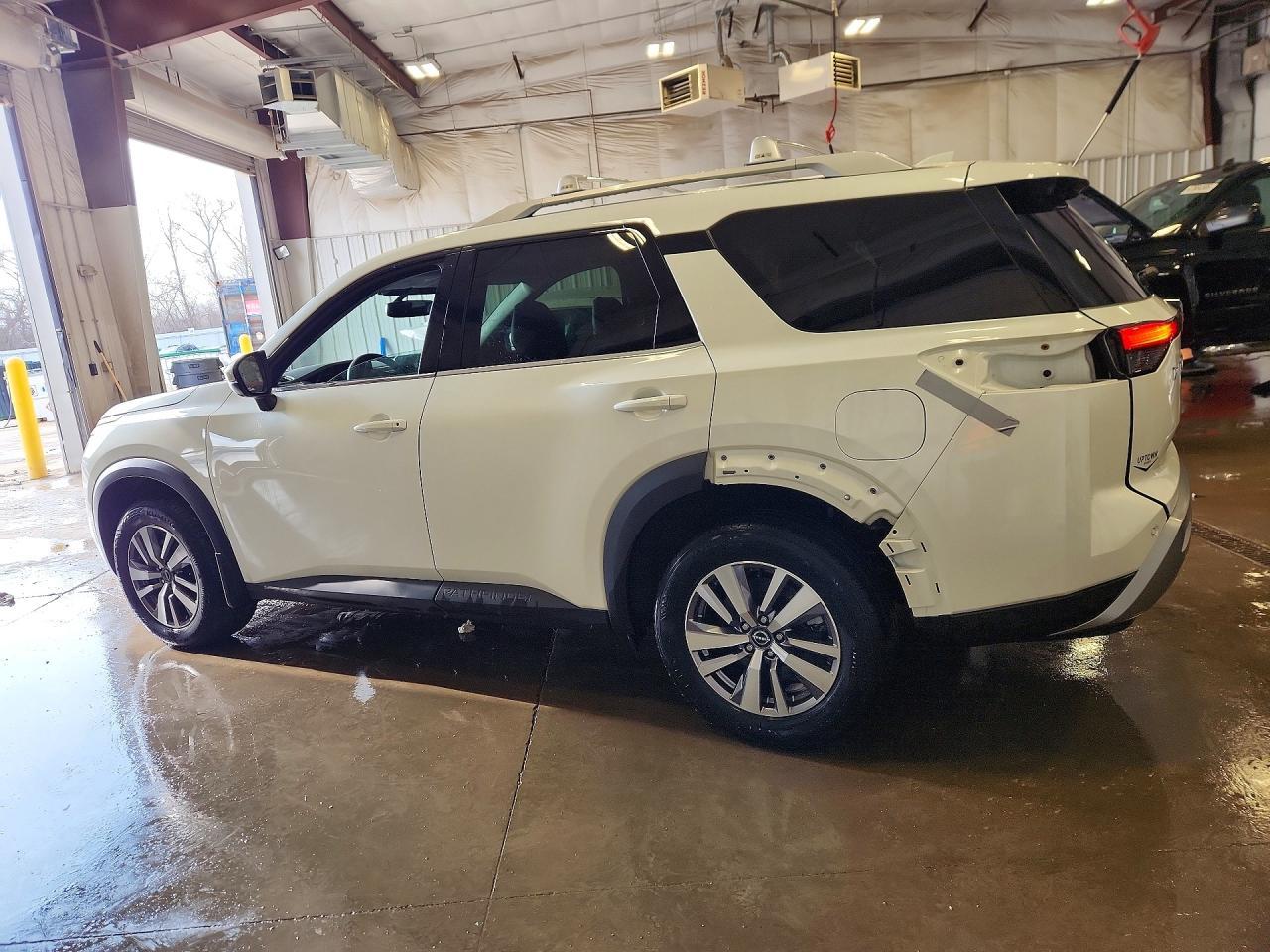 2022 Nissan Pathfinder Sl - zdjęcie 2