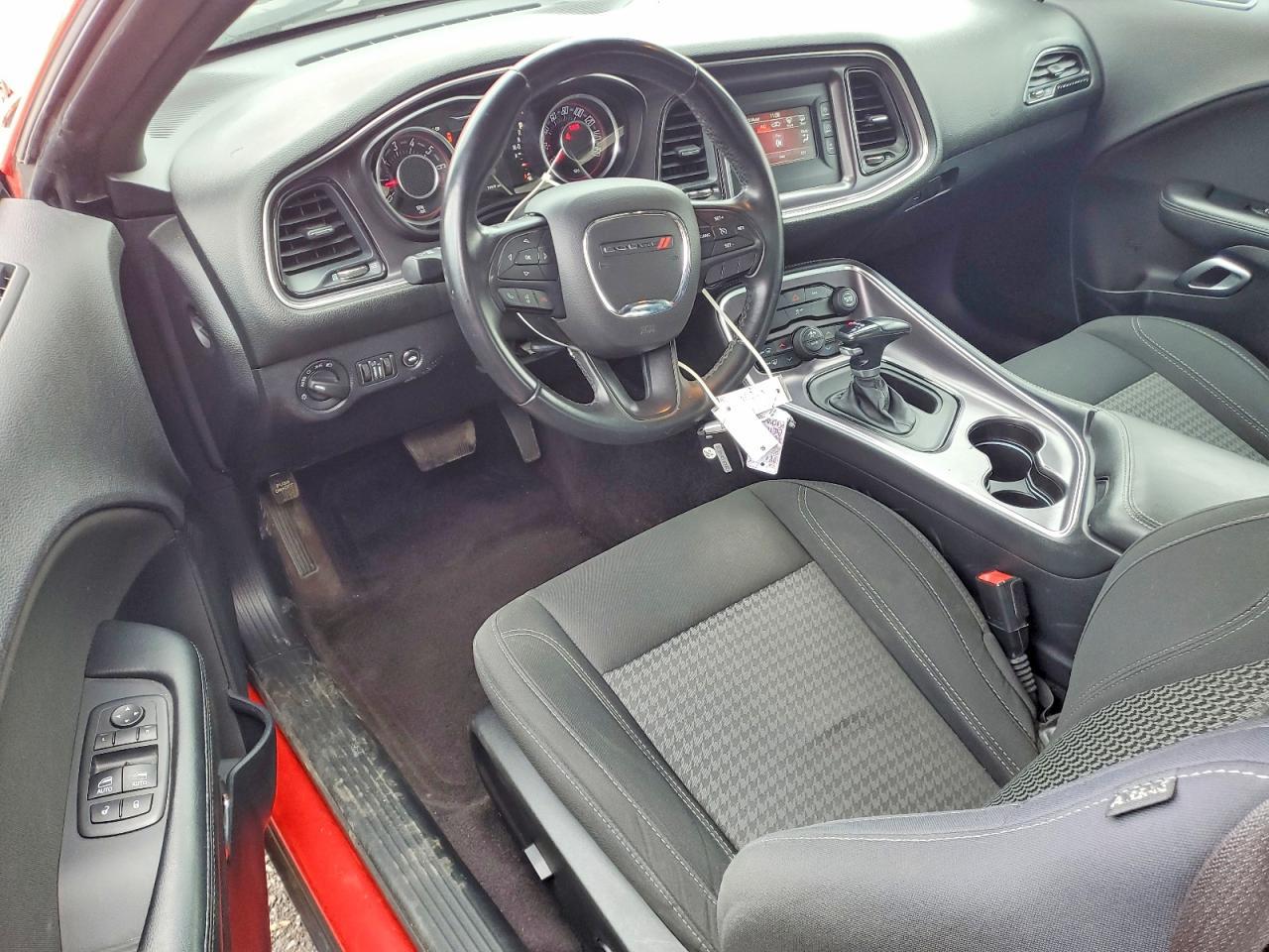 2016 Dodge Challenger Sxt - zdjęcie 8
