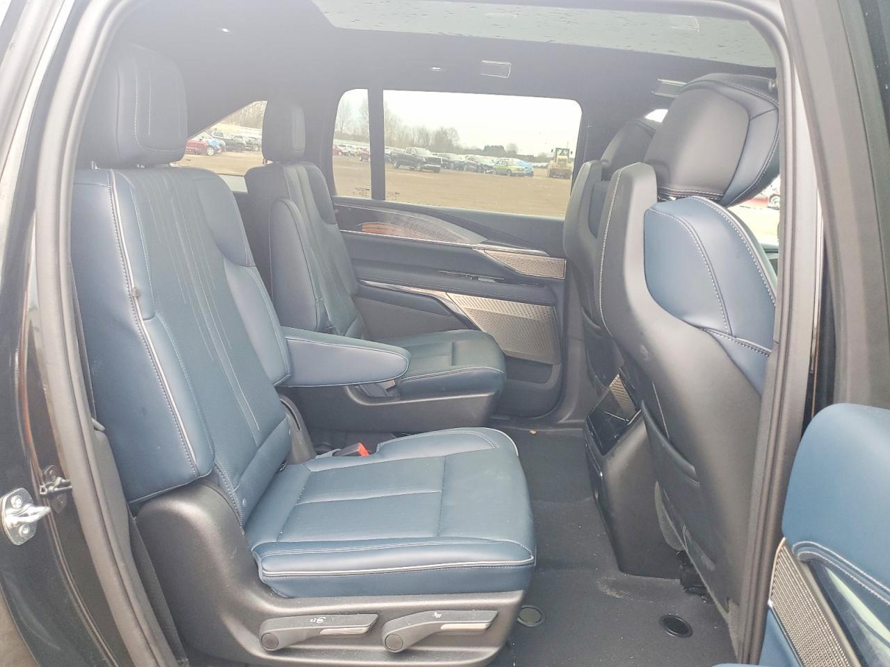 2025 Cadillac Escalade Iq Lux-2 - zdjęcie 11