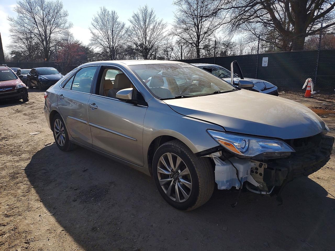 2017 Toyota Camry Xle - zdjęcie 4