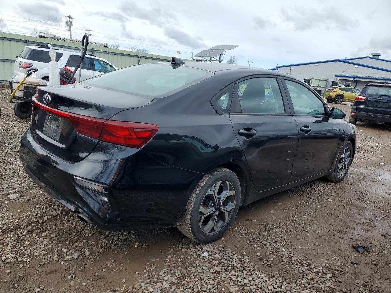 2021 Kia Forte Lxs - zdjęcie 3