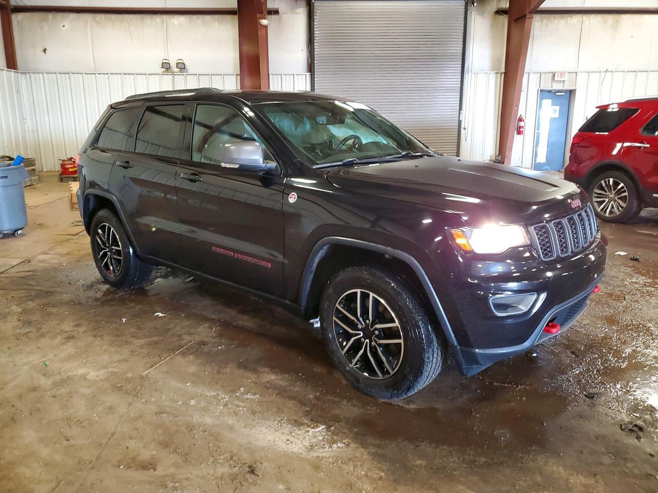 2021 Jeep Grand Cherokee Trailhawk - zdjęcie 4