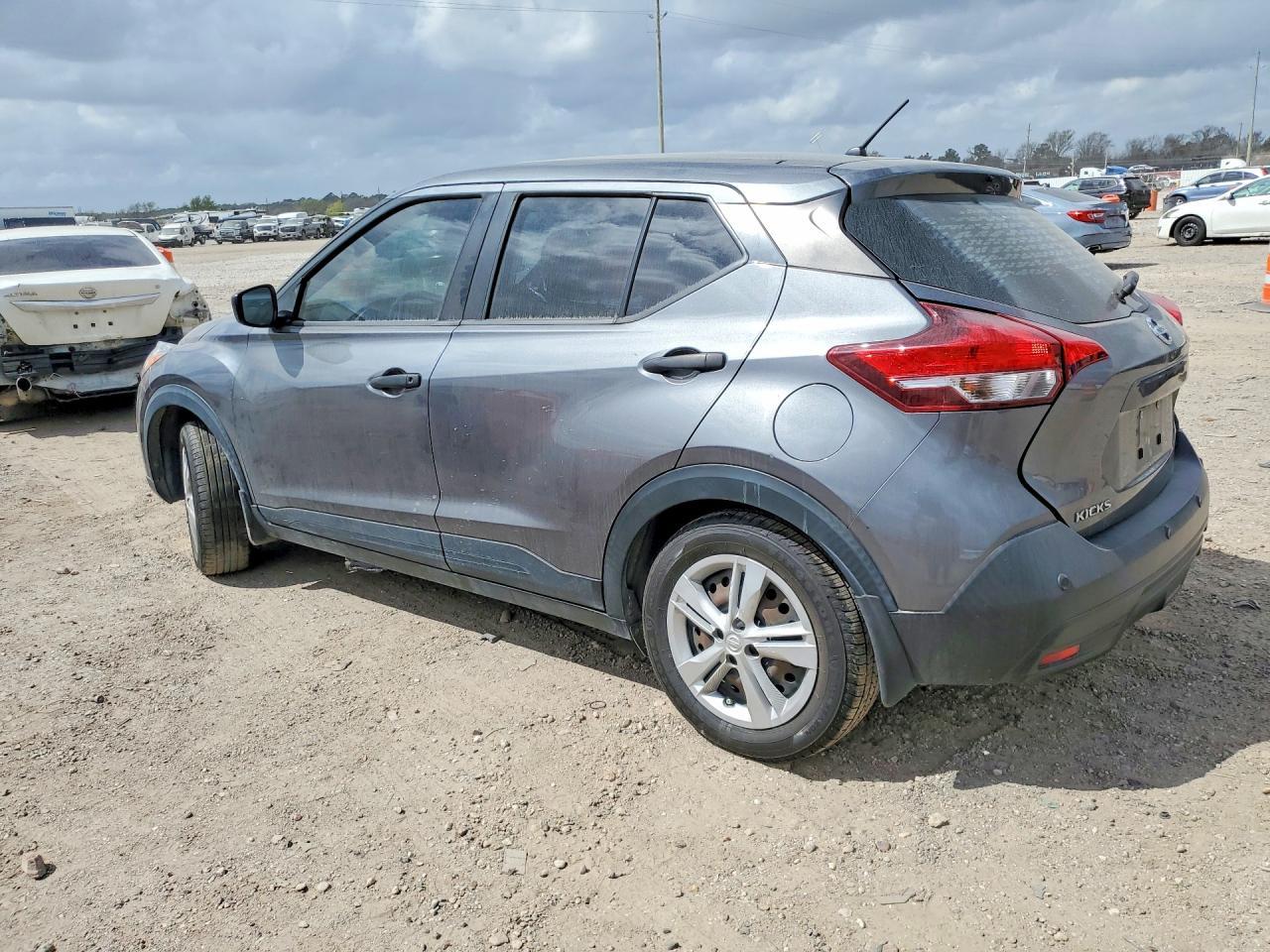 2020 Nissan Kicks S - zdjęcie 2