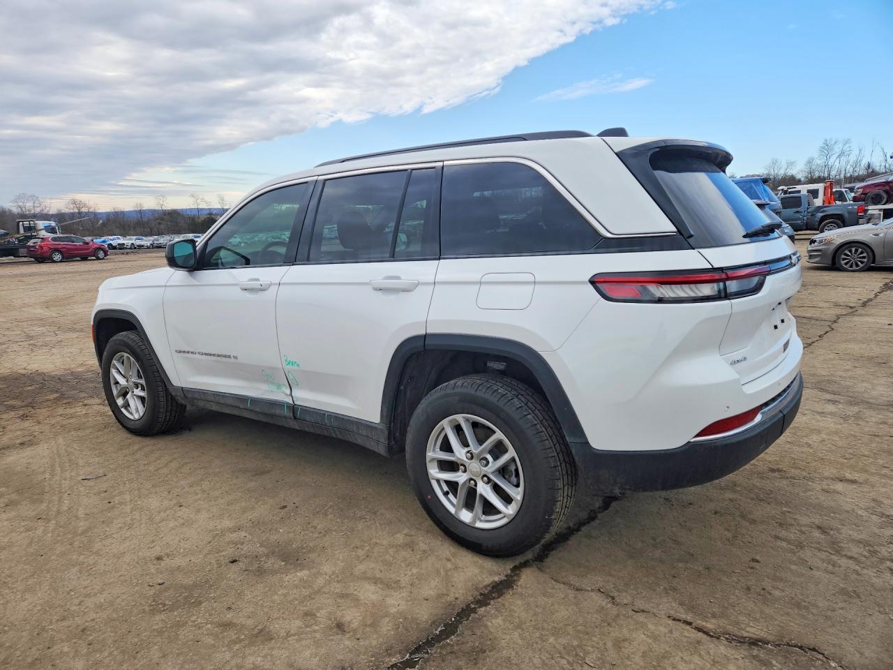 2025 Jeep Grand Cherokee Laredo - zdjęcie 2