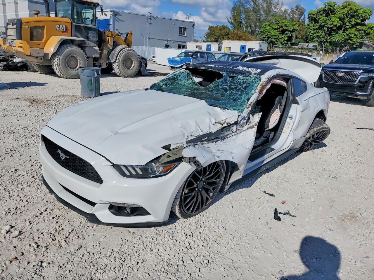 2016 Ford Mustang - zdjęcie główne