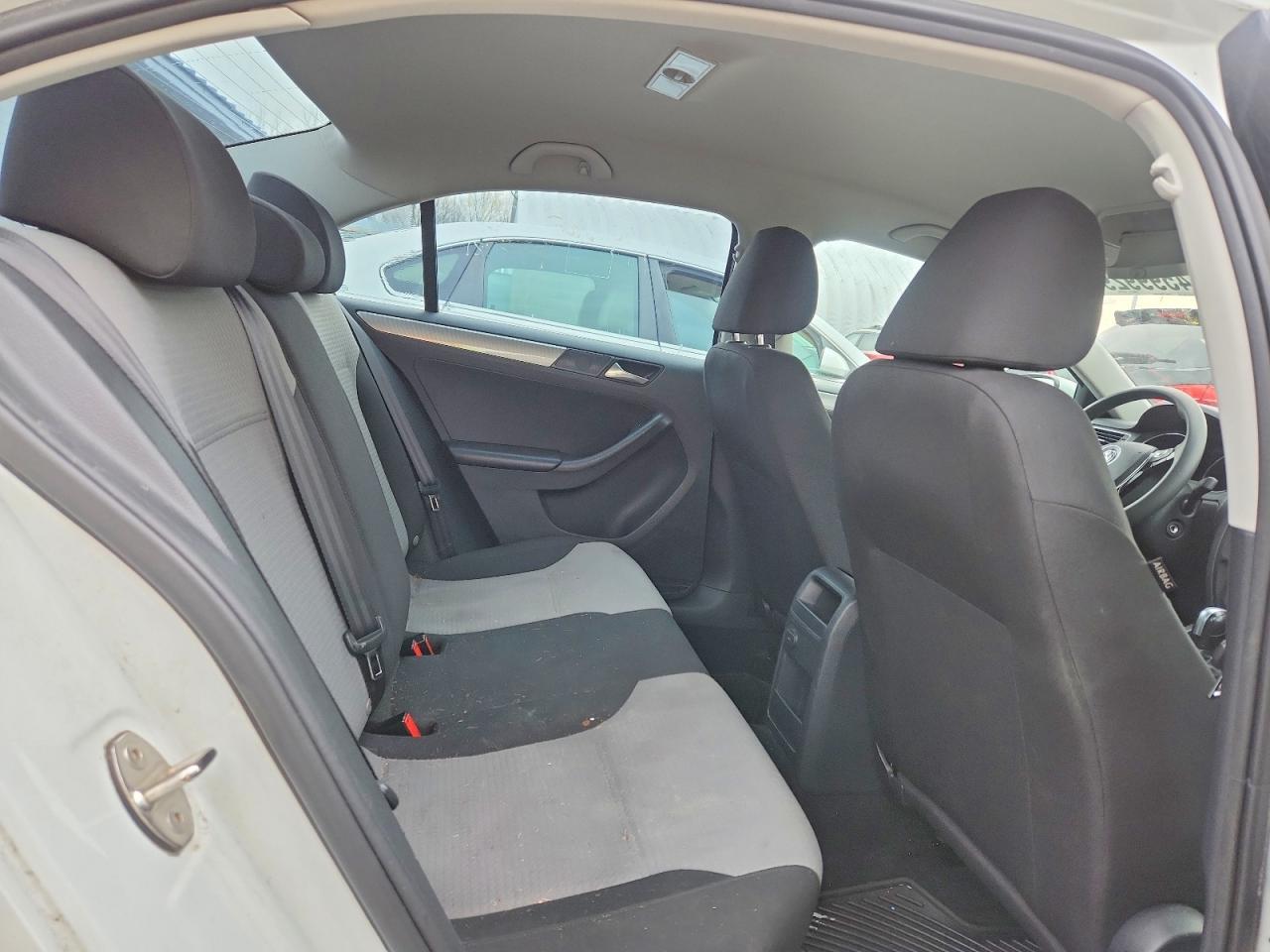 2017 Volkswagen Jetta S - zdjęcie 10