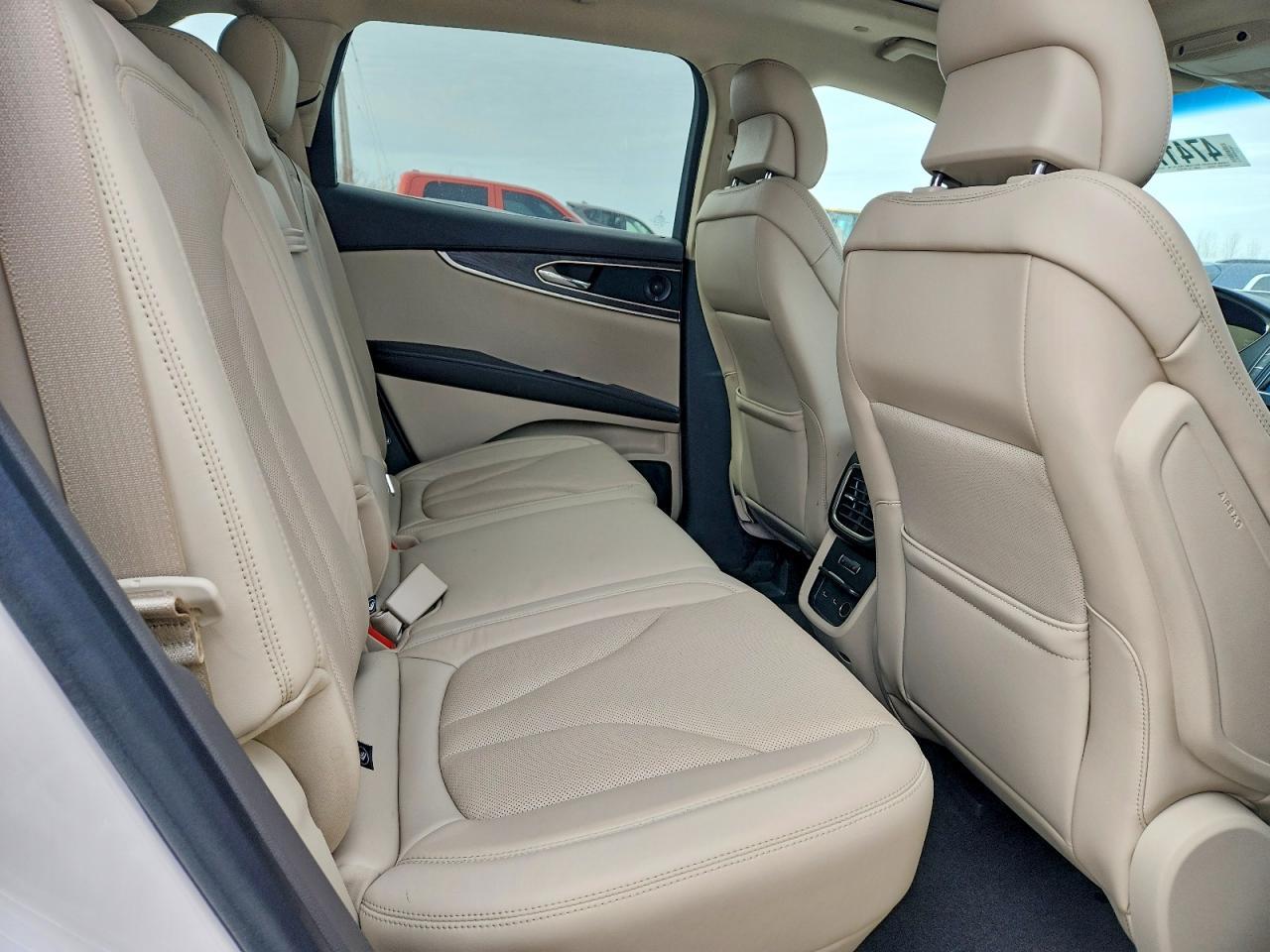 2019 Lincoln Nautilus Reserve - zdjęcie 11