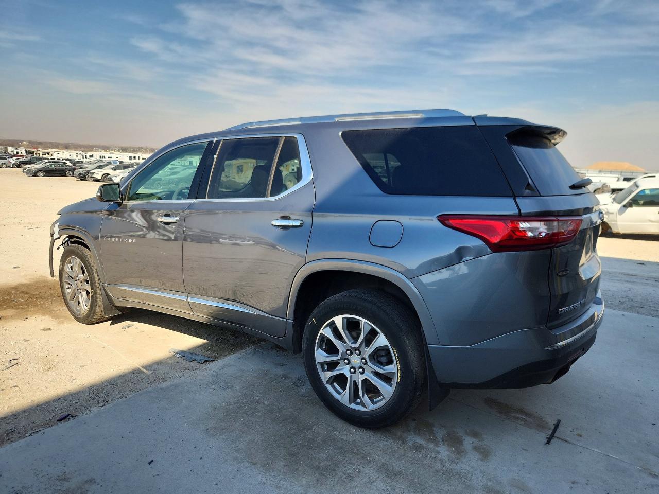 2021 Chevrolet Traverse Premier - zdjęcie 2