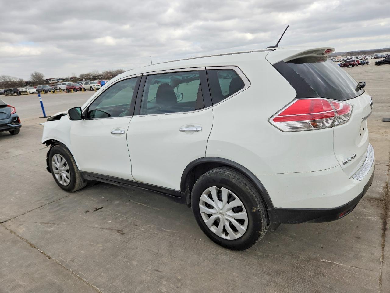 2015 Nissan Rogue S - zdjęcie 2