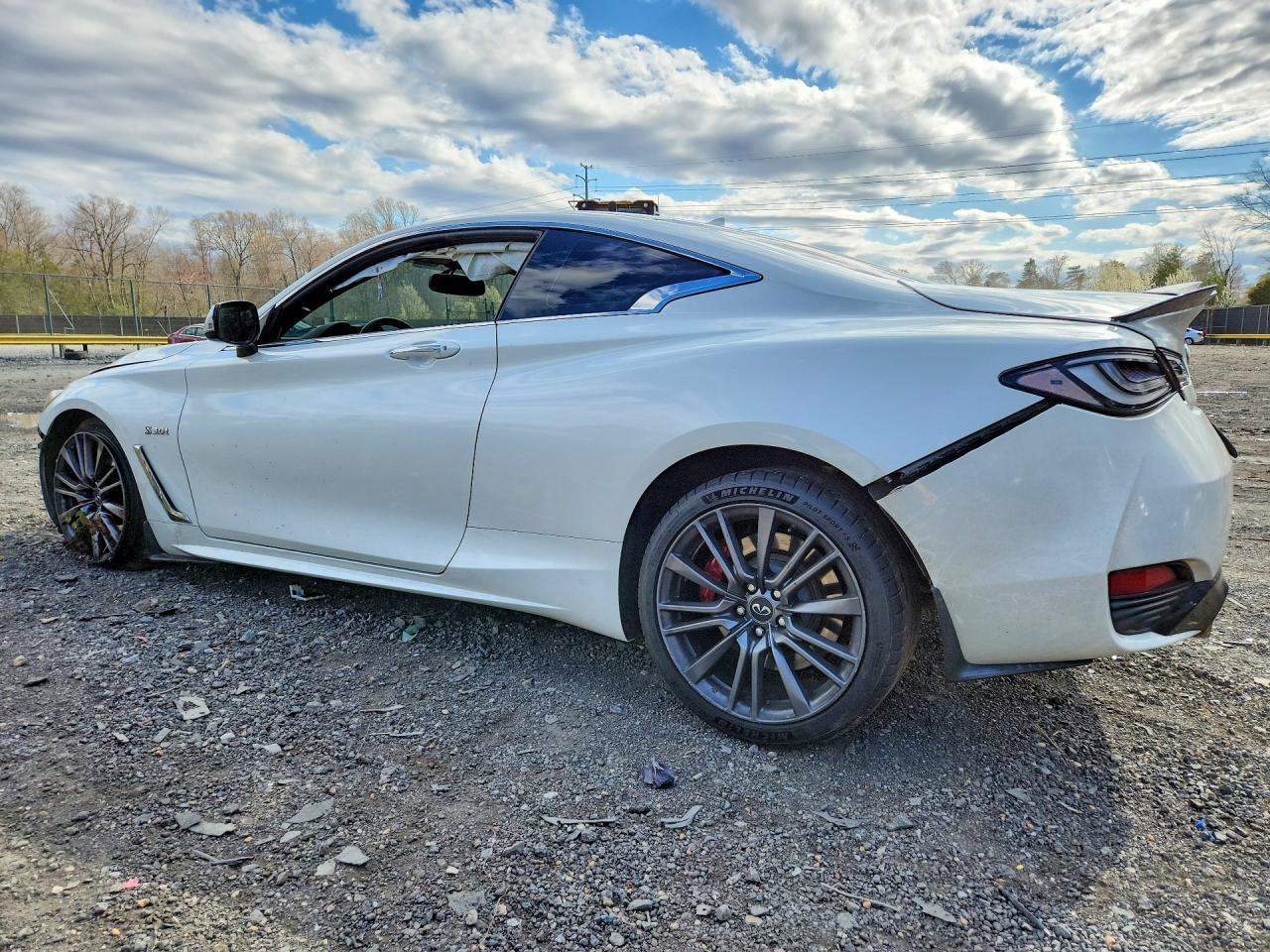 2017 Infiniti Q60 Red Sport 400 - zdjęcie 2