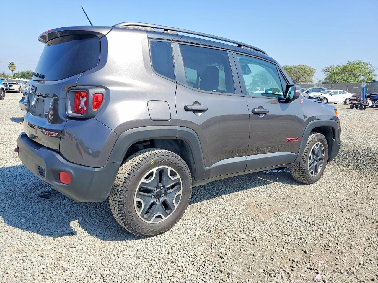 2017 Jeep Renegade Trailhawk - zdjęcie 3