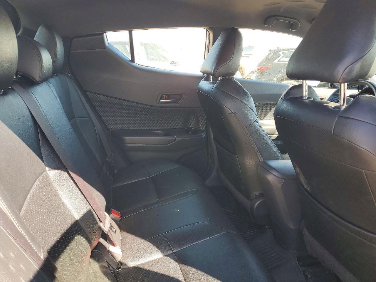 2019 Toyota C-Hr Xle - zdjęcie 11