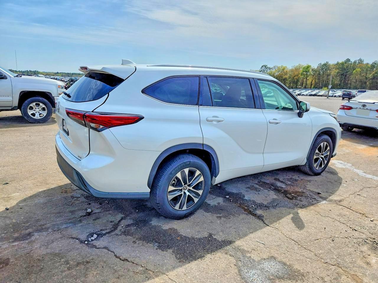 2022 Toyota Highlander Xle - zdjęcie 3