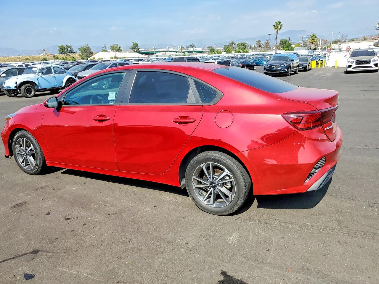 2023 Kia Forte Lxs - zdjęcie 2