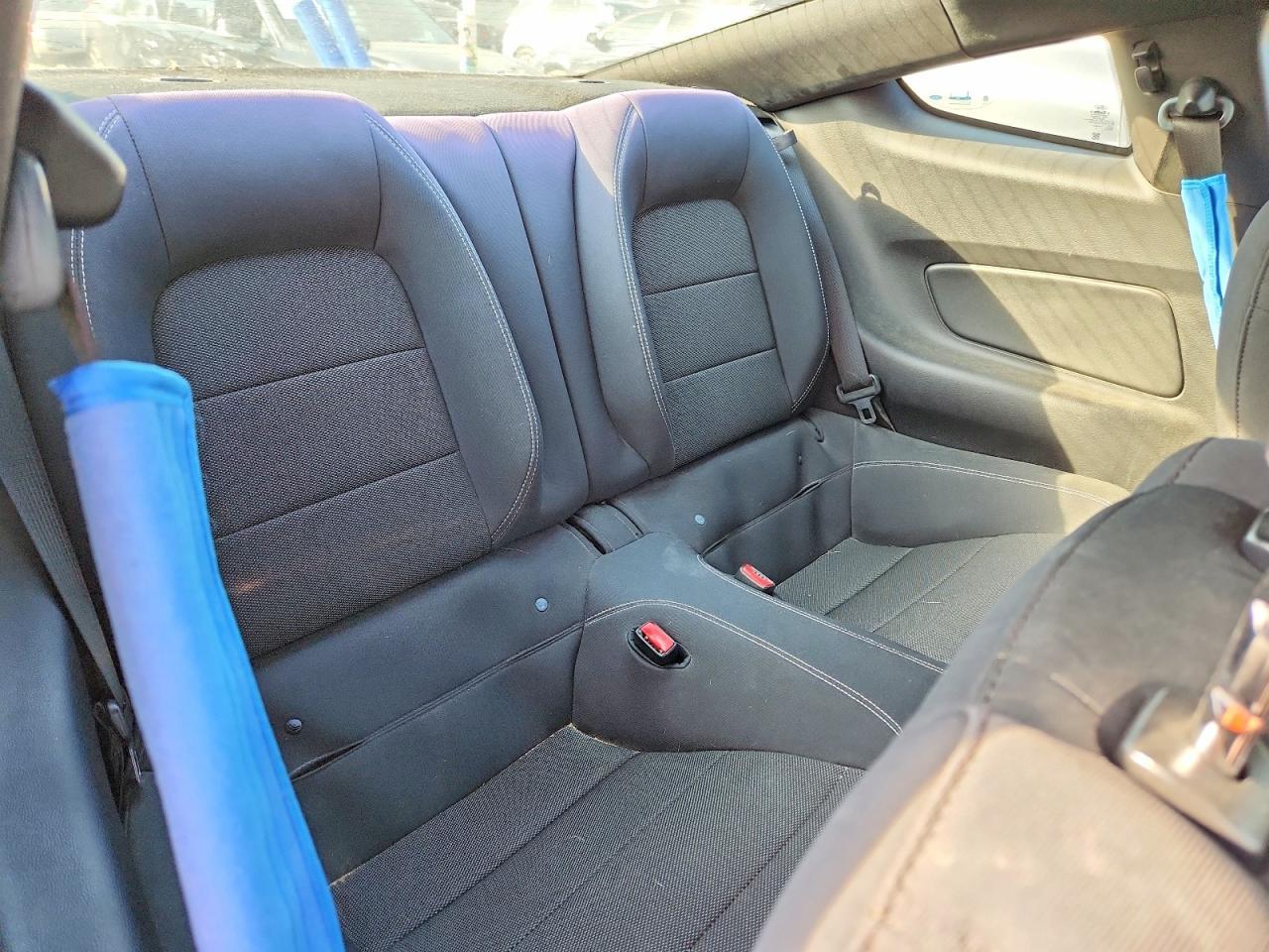 2016 Ford Mustang - zdjęcie 10
