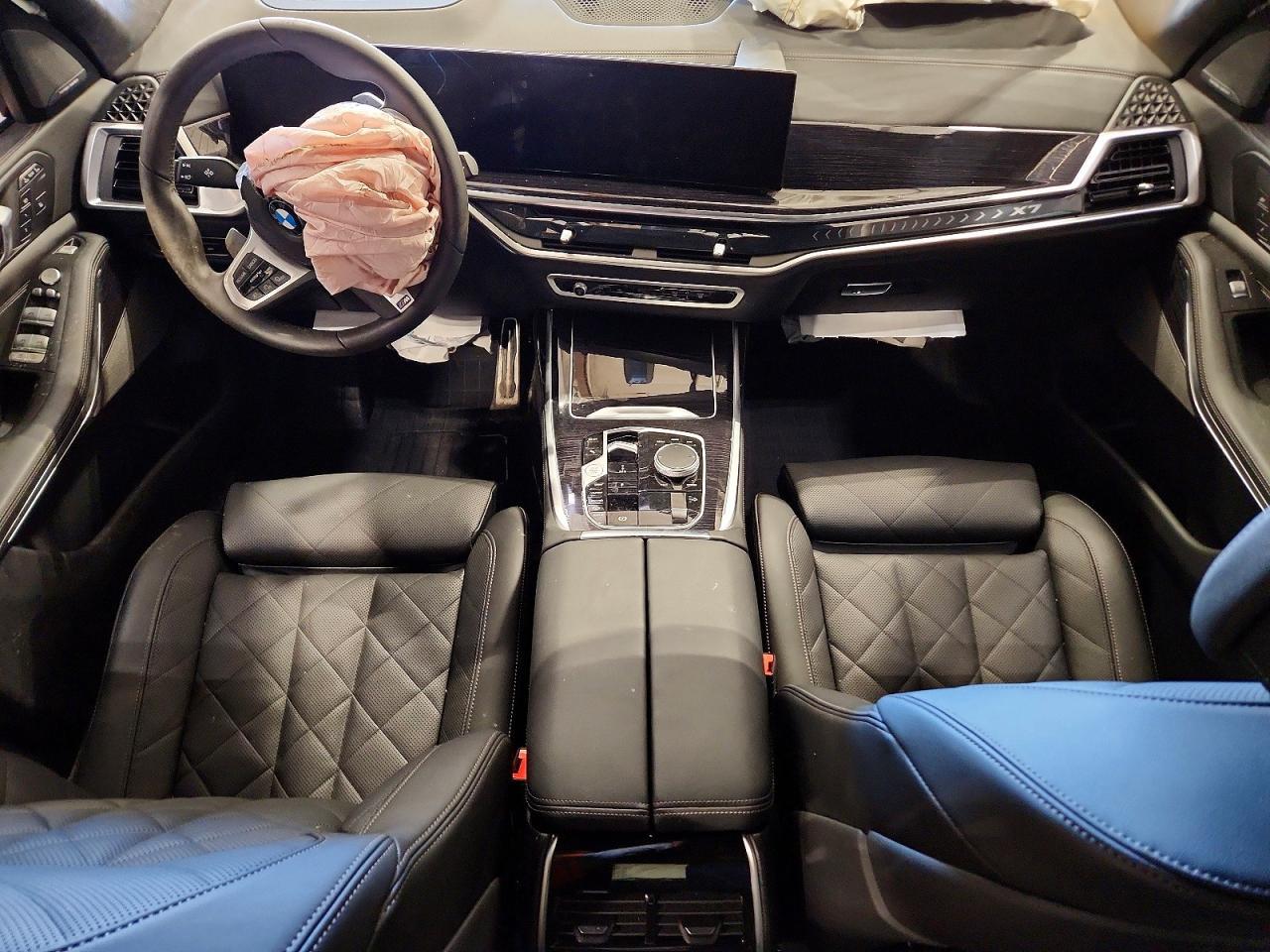 2025 BMW X7 xDrive40I - zdjęcie 8