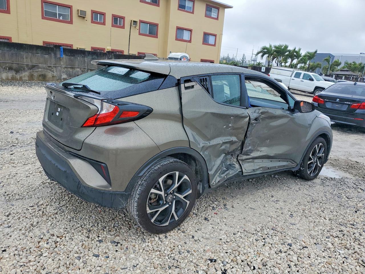 2021 Toyota C-Hr Xle - zdjęcie 3