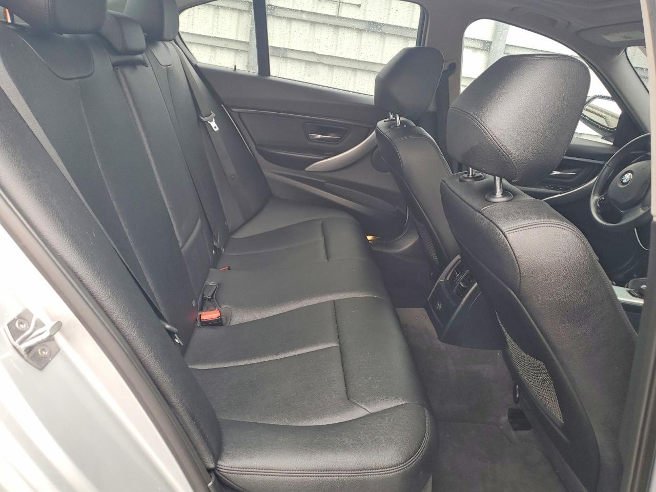 2015 BMW 320 I - zdjęcie 10